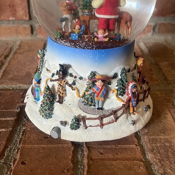 PartyLite 2004 Tealight Snowglobe "Santa at His Shop" - Picture 7 of 7